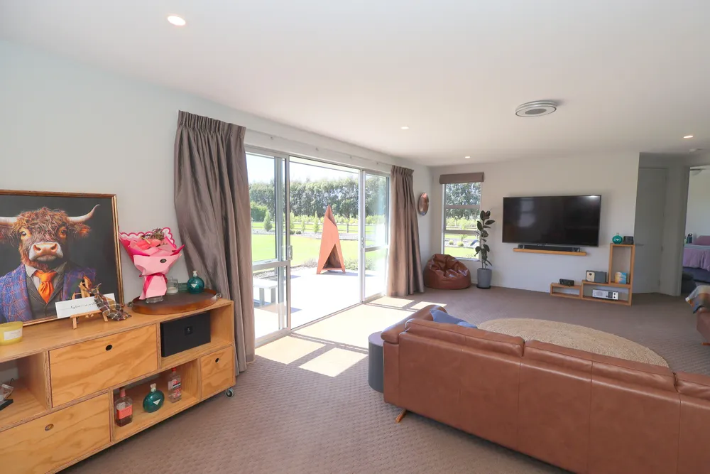 Photos of 225A Pomona Road East