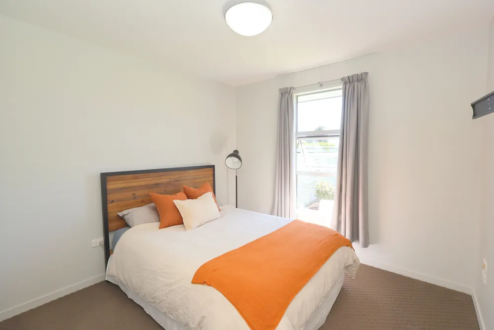 Photos of 225A Pomona Road East