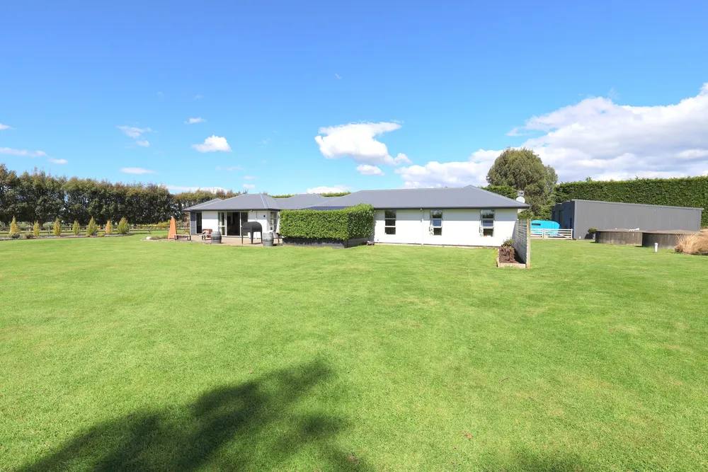 Photos of 225A Pomona Road East