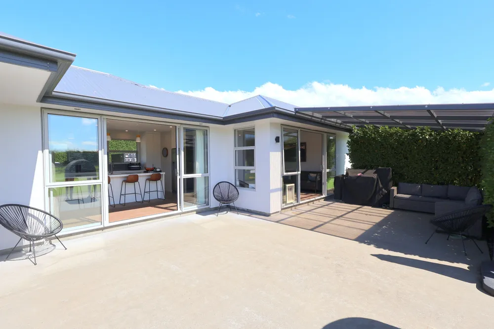 Photos of 225A Pomona Road East