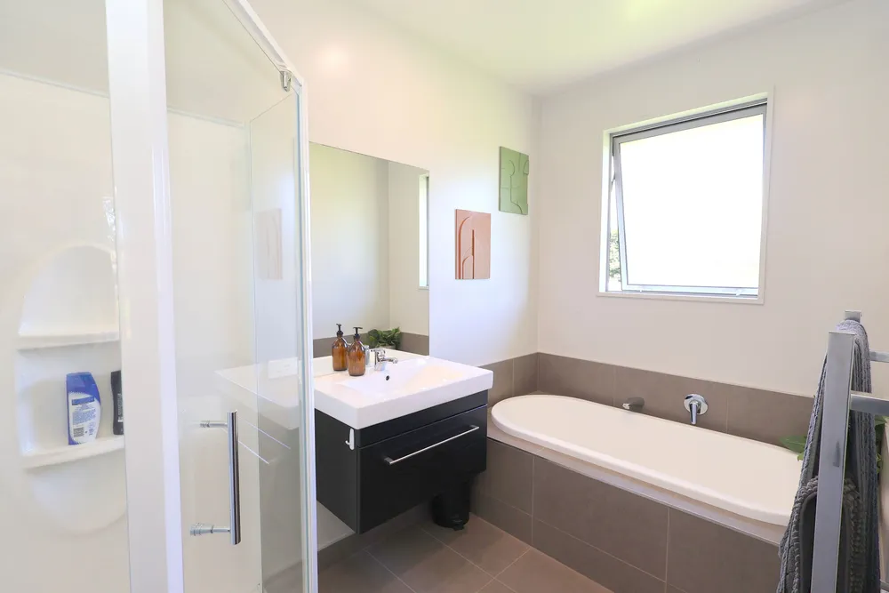 Photos of 225A Pomona Road East