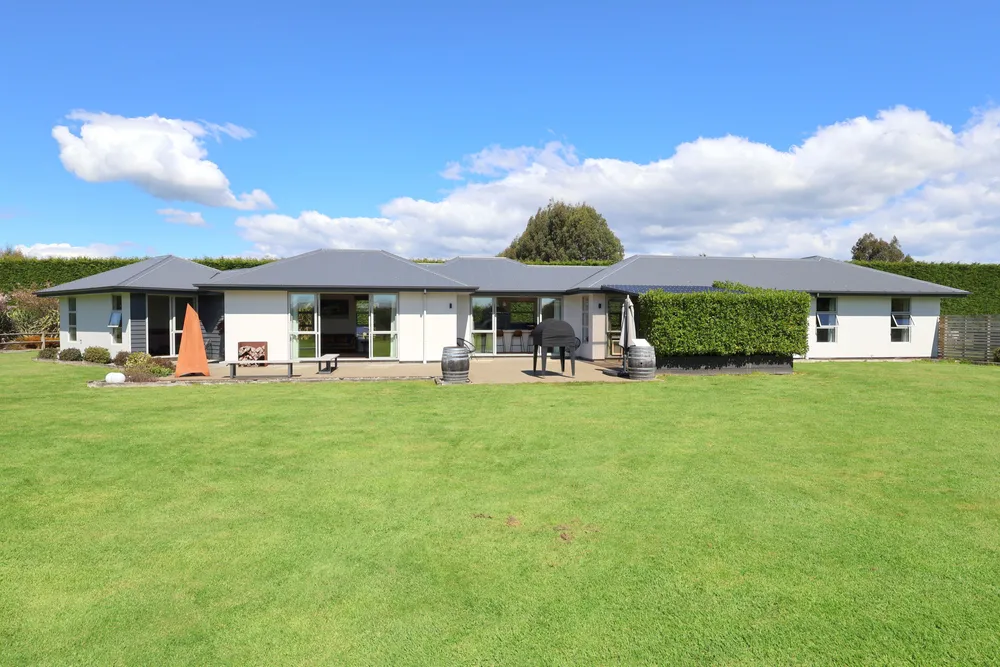 Photos of 225A Pomona Road East