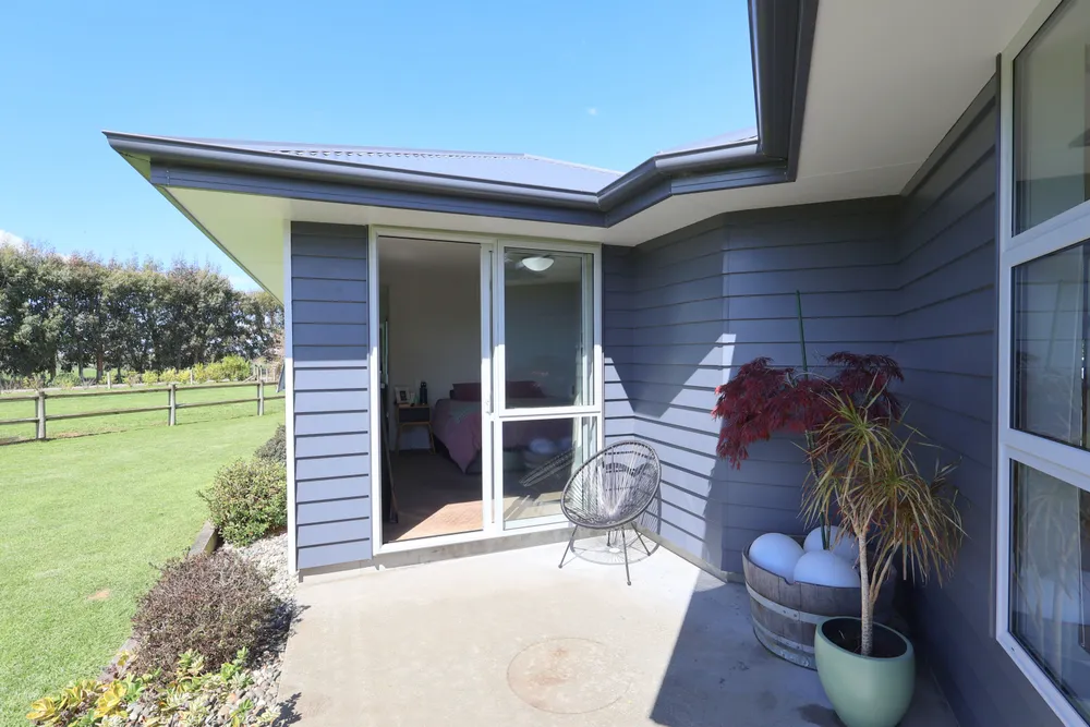 Photos of 225A Pomona Road East