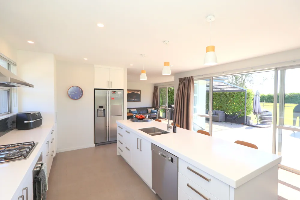 Photos of 225A Pomona Road East