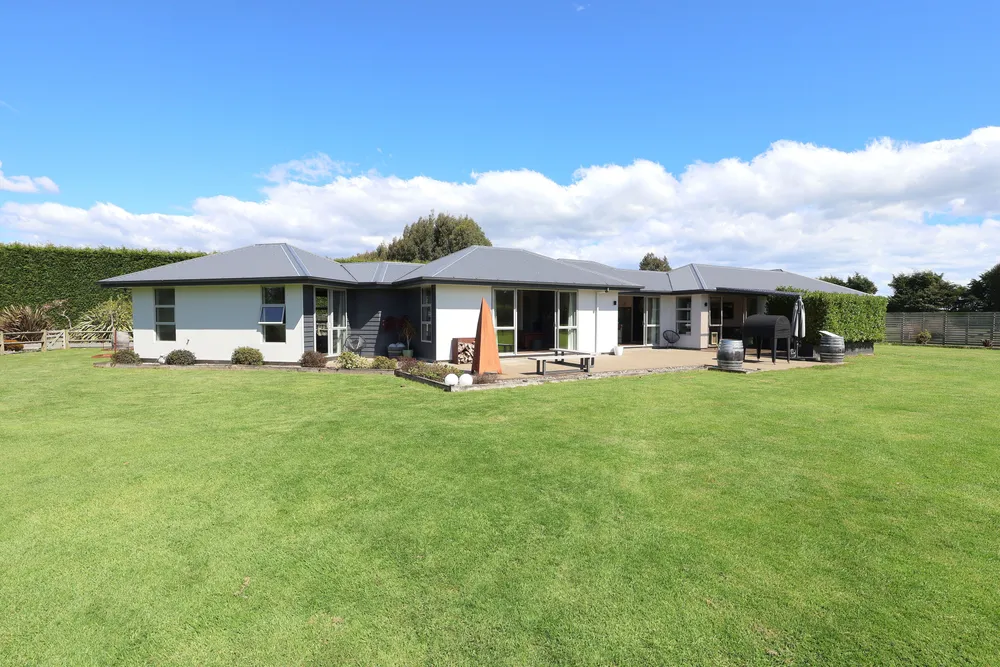 Photos of 225A Pomona Road East