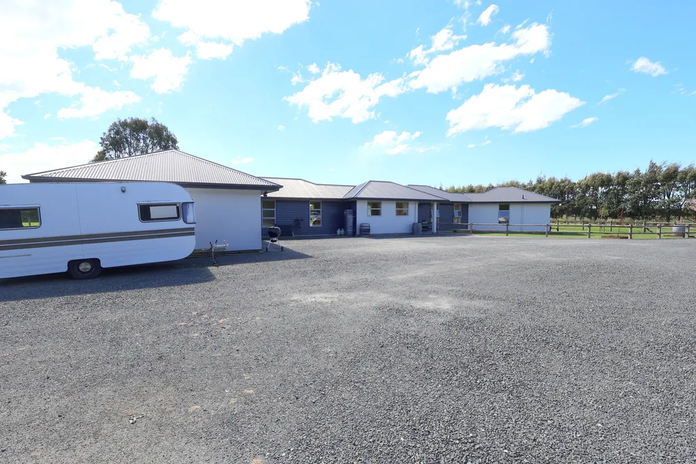 Photos of 225A Pomona Road East
