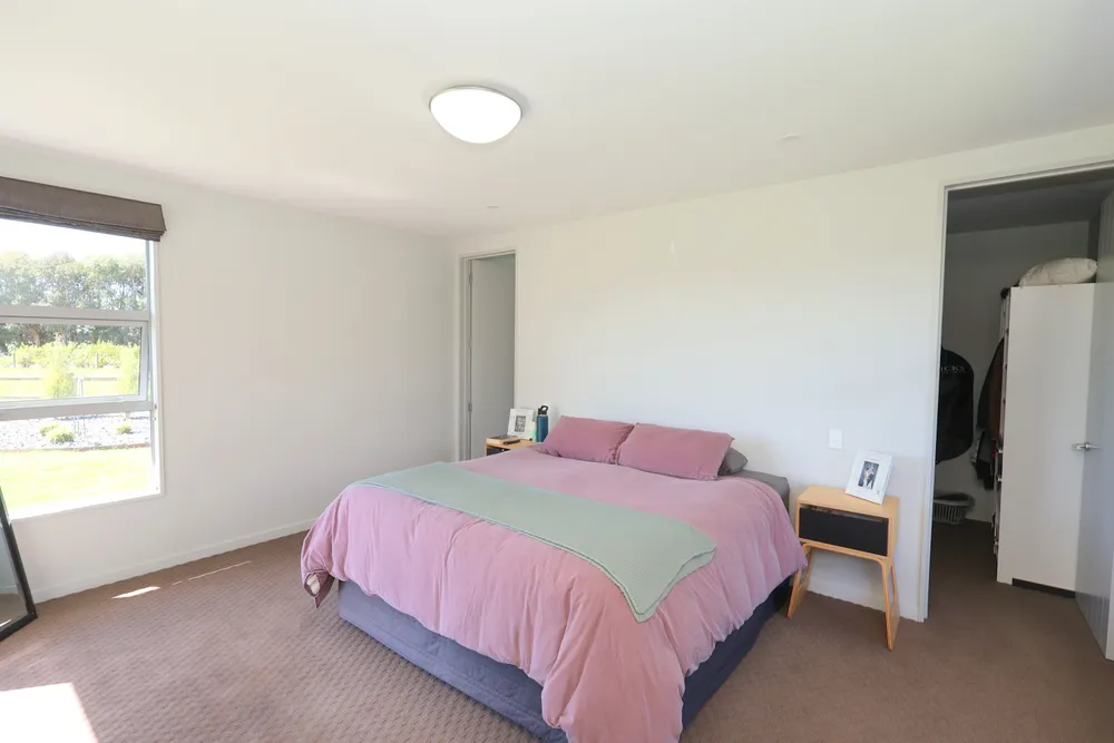 Photos of 225A Pomona Road East