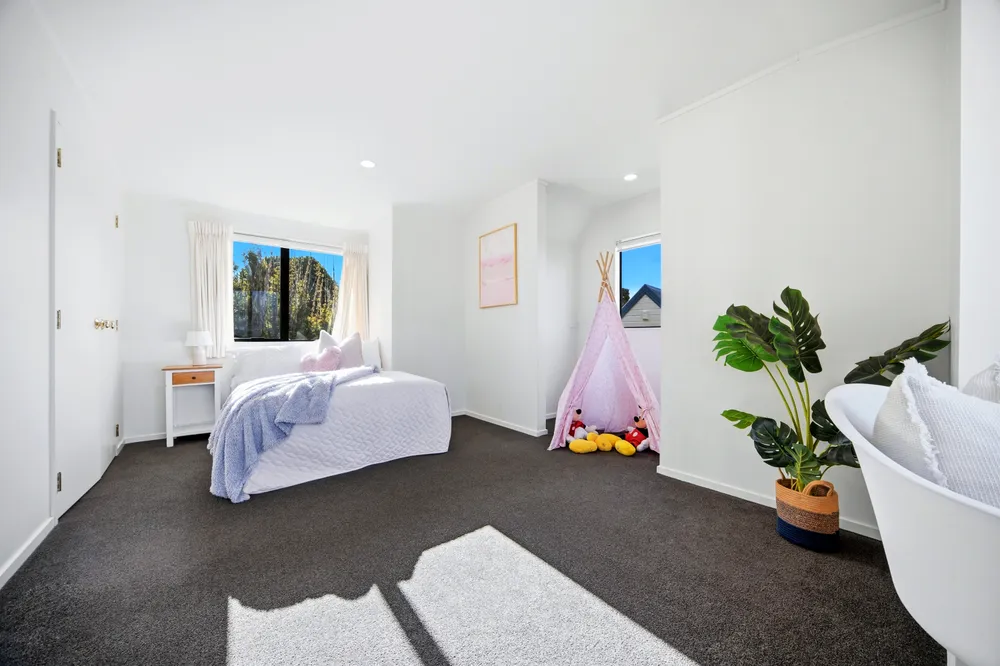 Photos of 2/172 Chivalry Road