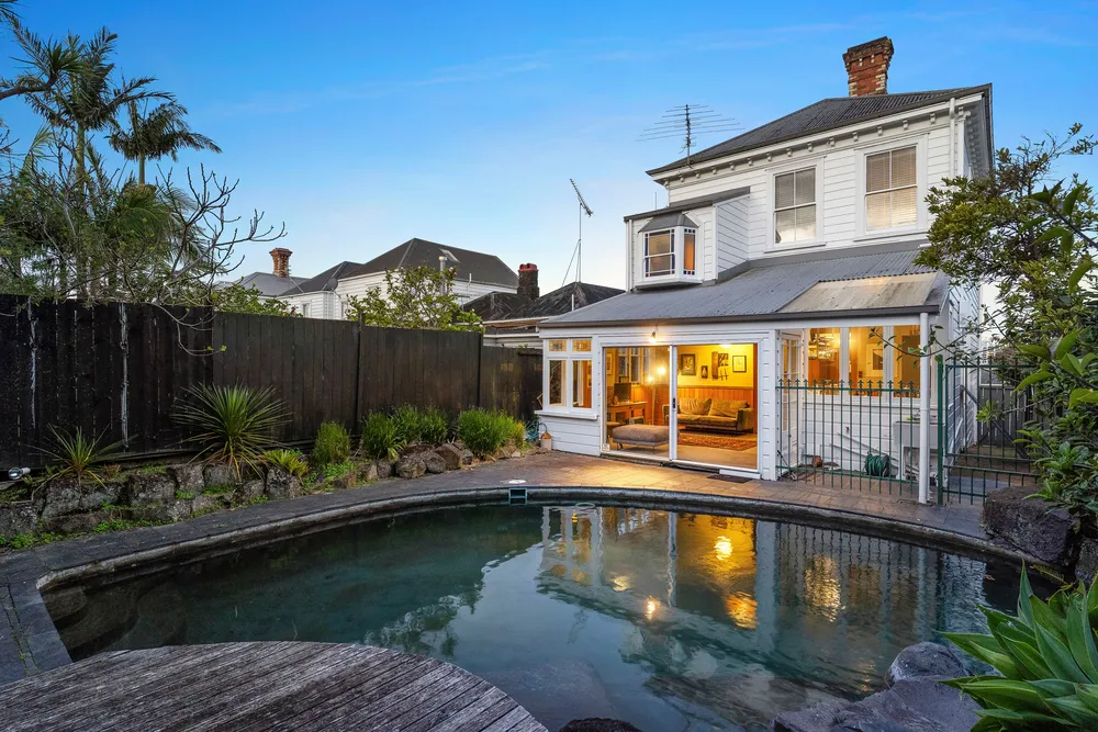 Photos of 8 Paget Street