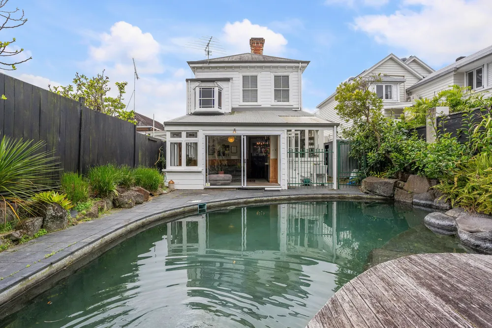 Photos of 8 Paget Street