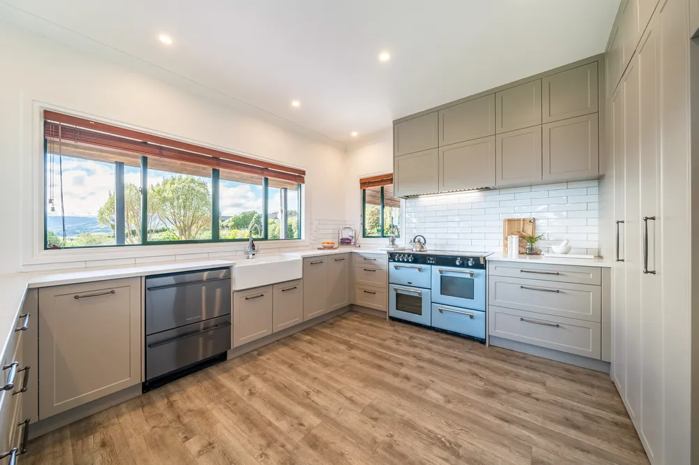 Photos of 75E Paremata Haywards Road