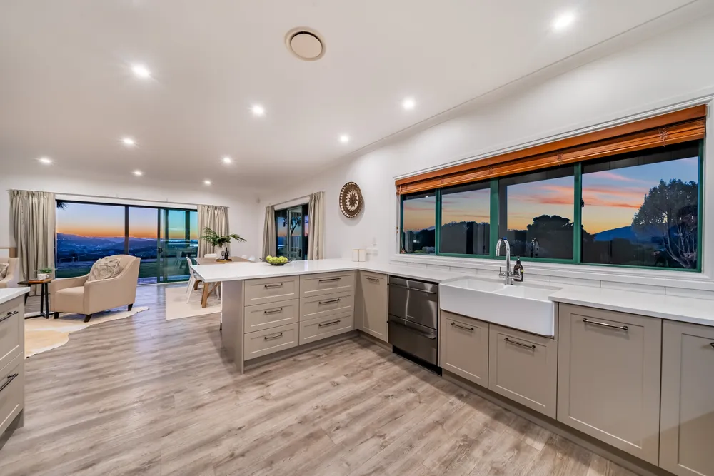 Photos of 75E Paremata Haywards Road