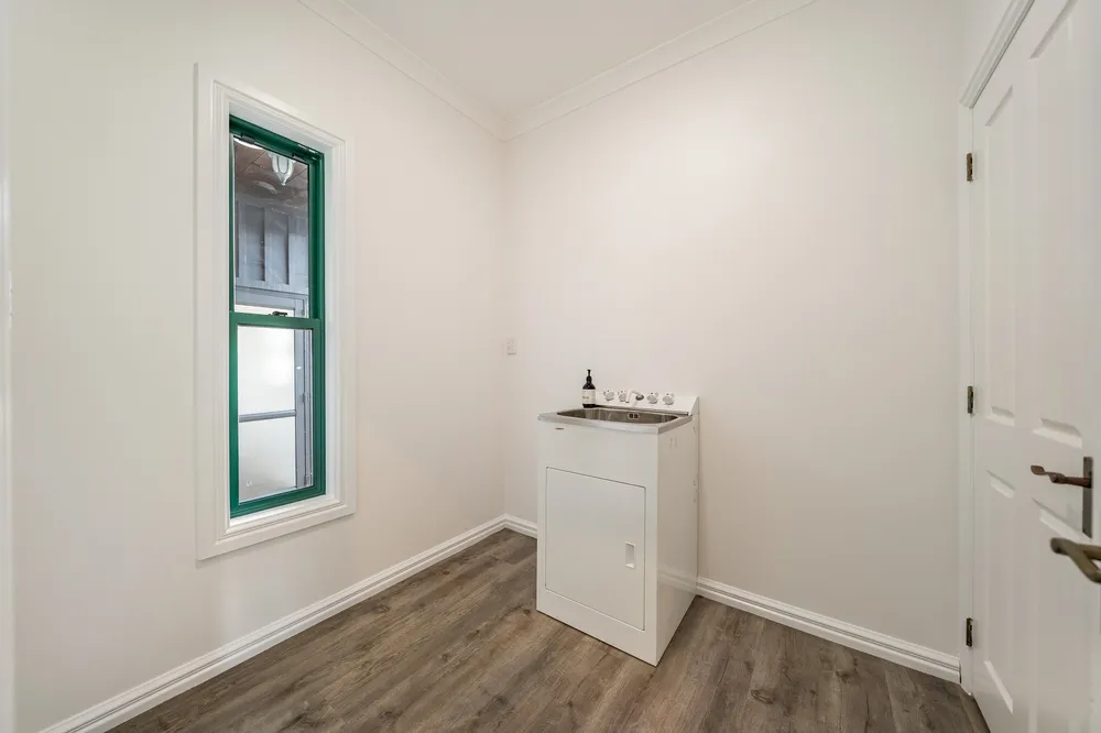 Photos of 75E Paremata Haywards Road