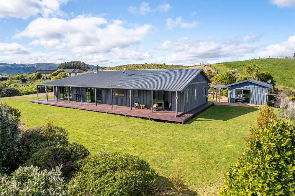 Photos of 75E Paremata Haywards Road