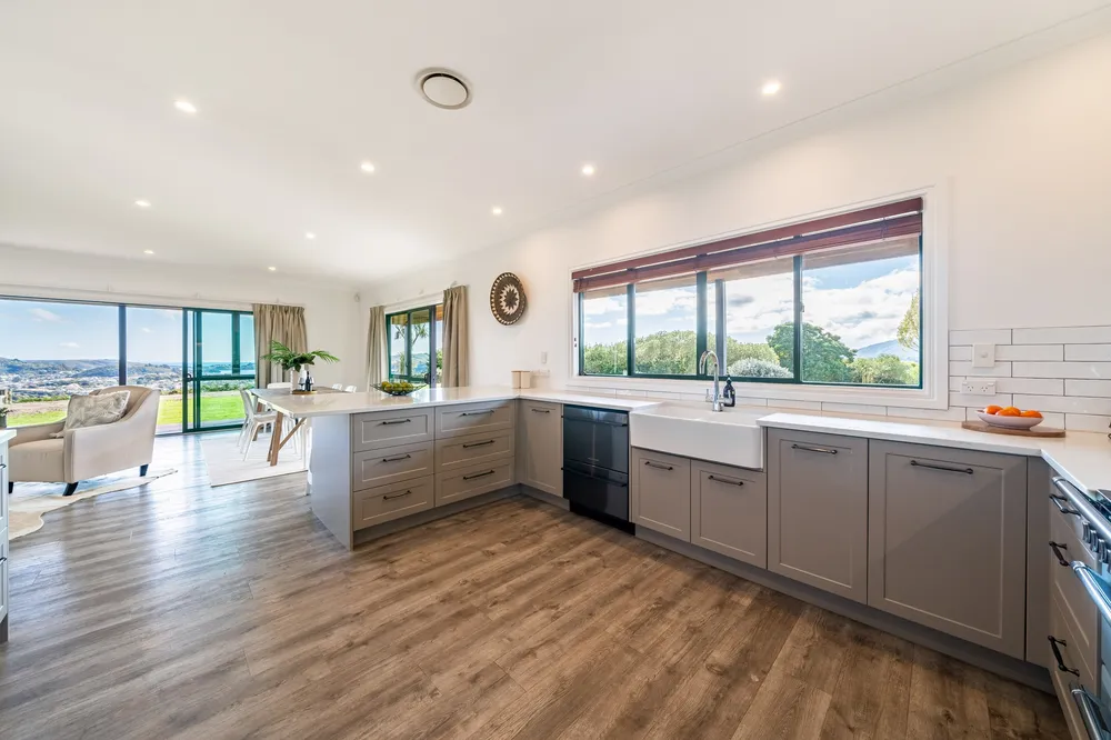 Photos of 75E Paremata Haywards Road