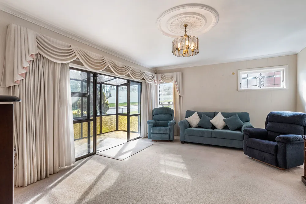 Photos of 40 White Swan Road