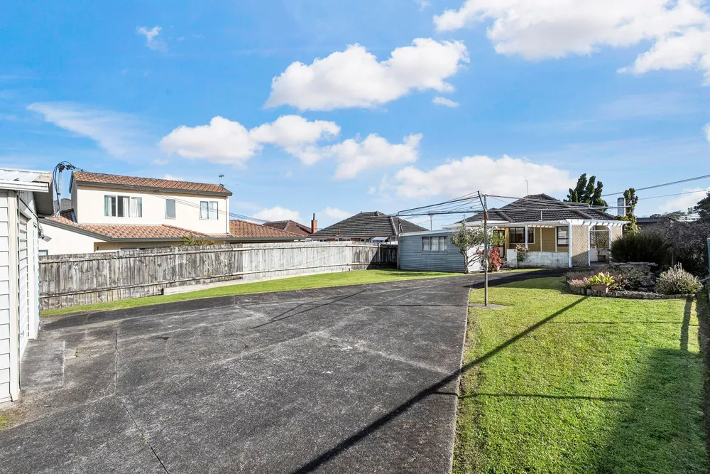 Photos of 40 White Swan Road
