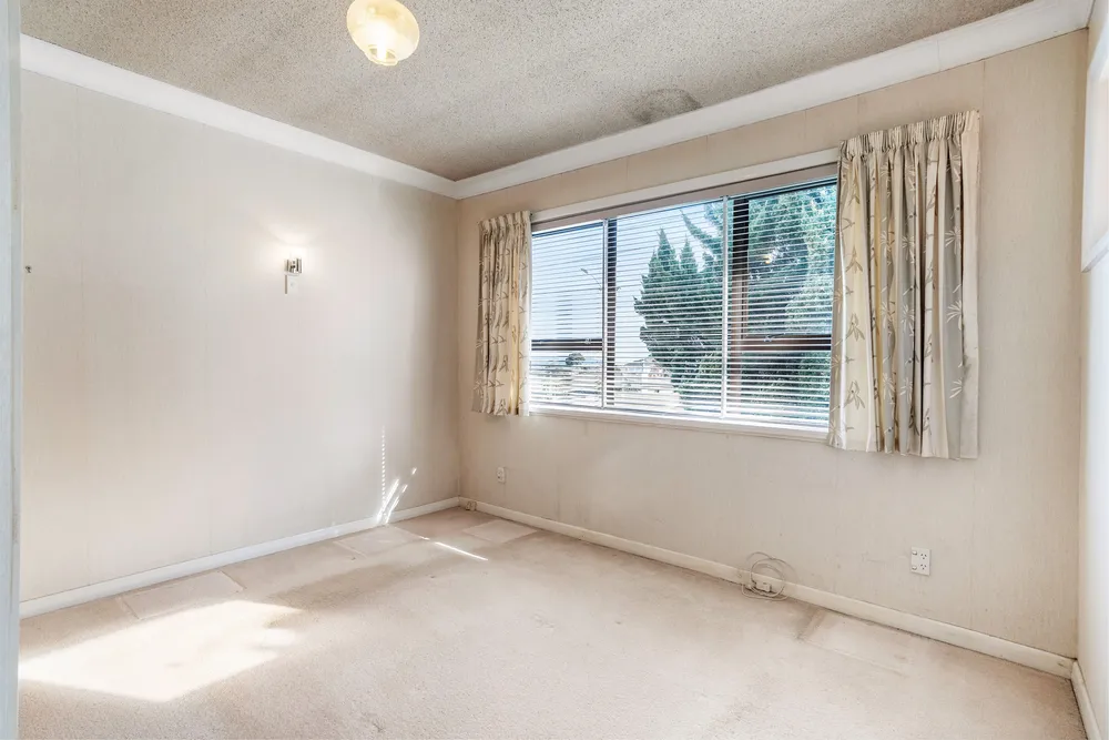 Photos of 40 White Swan Road