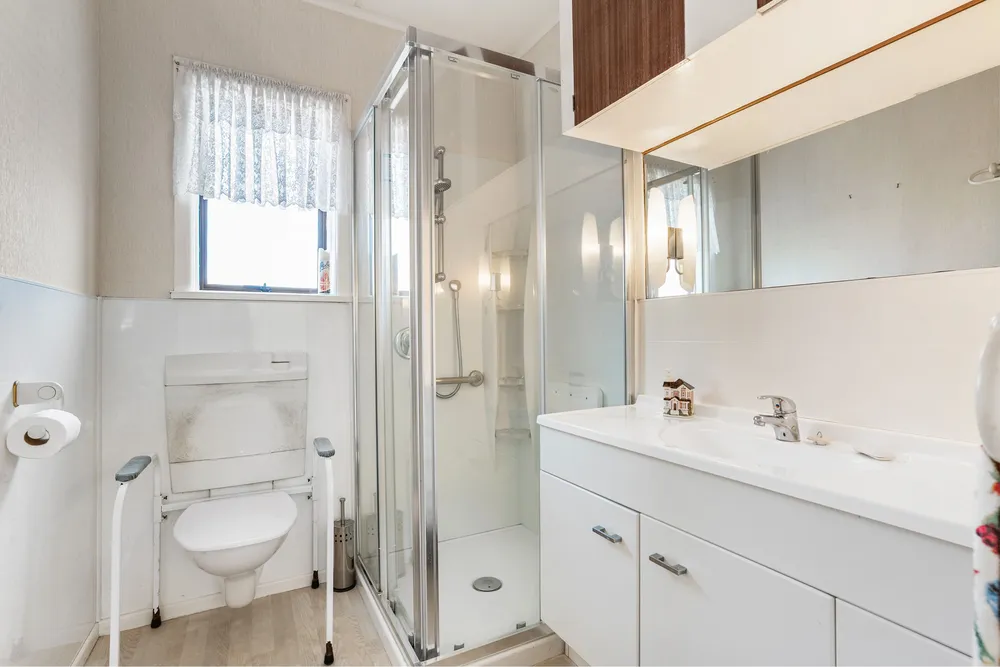 Photos of 40 White Swan Road