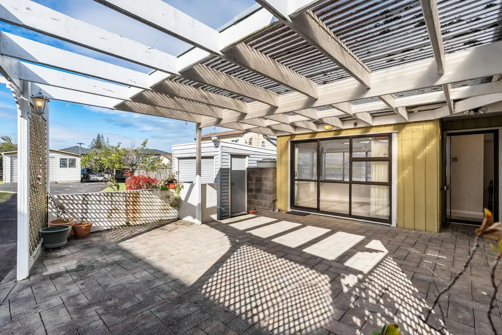 Photos of 40 White Swan Road
