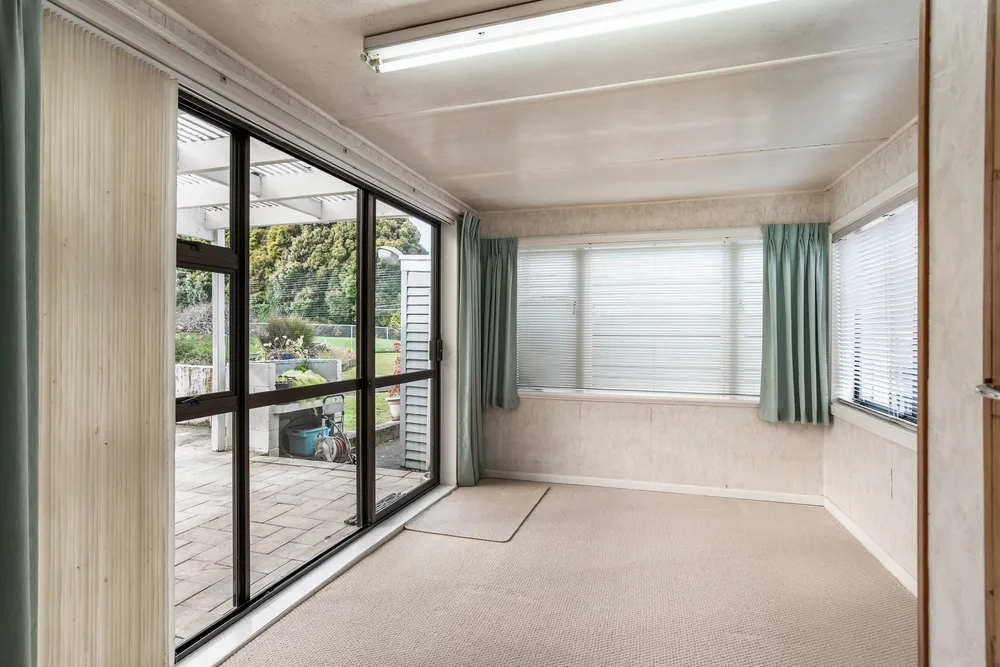 Photos of 40 White Swan Road
