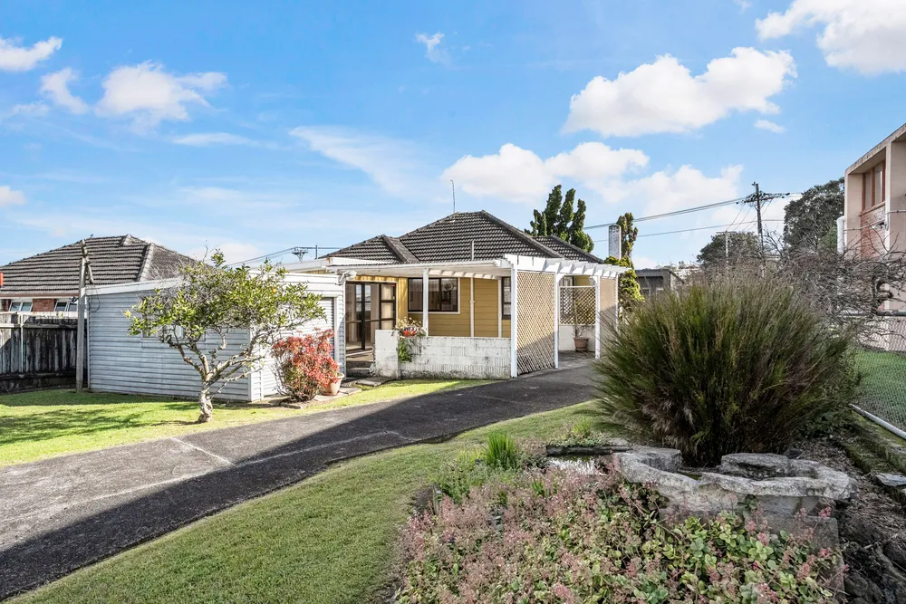 Photos of 40 White Swan Road