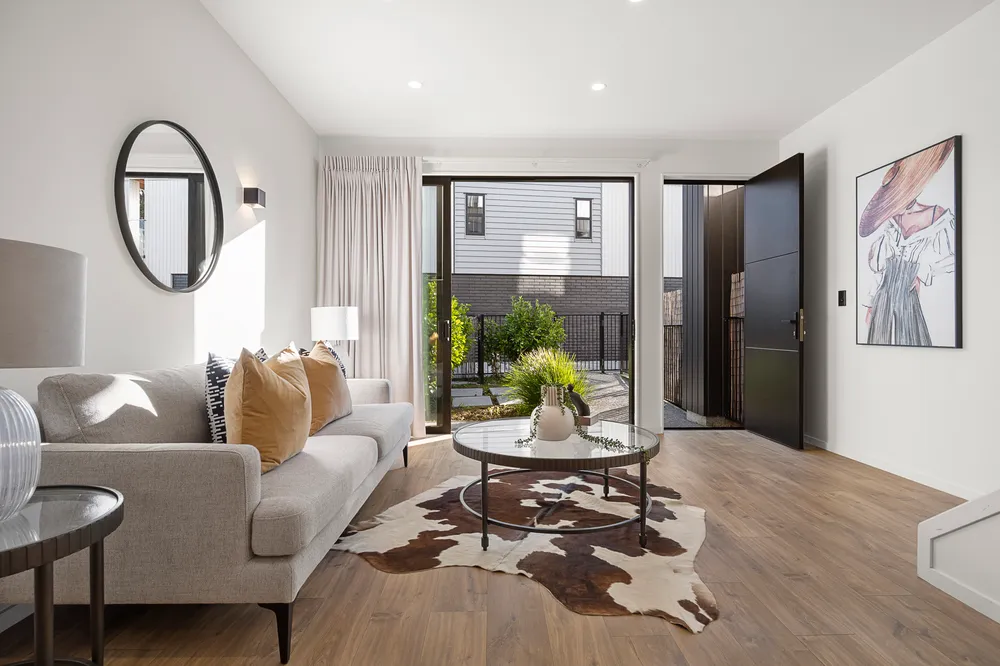 Photos of 387D Ellerslie-Panmure Highway