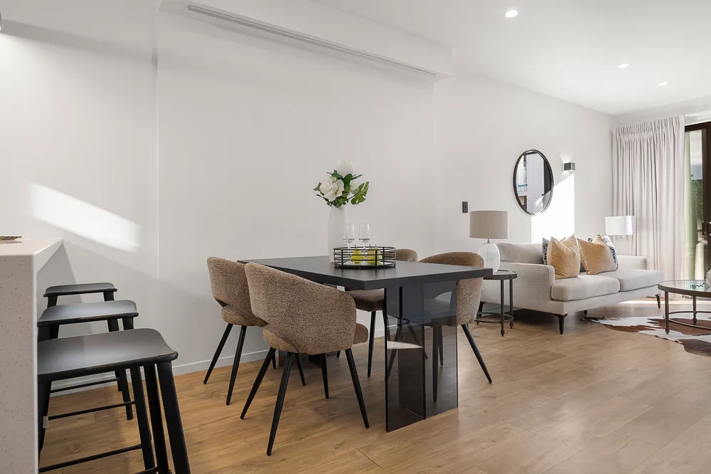 Photos of 387D Ellerslie-Panmure Highway
