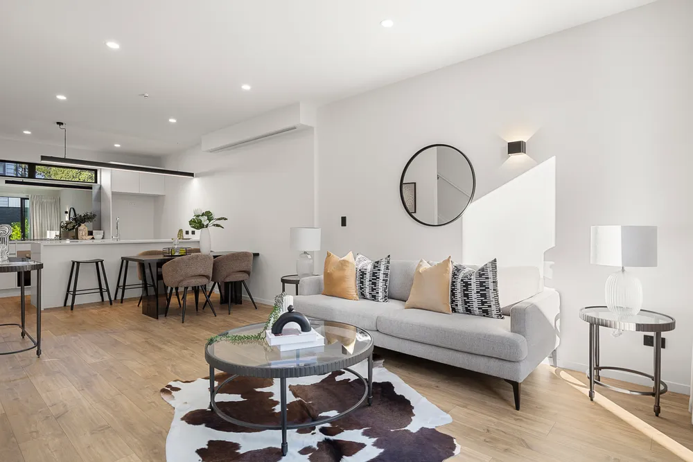 Photos of 387D Ellerslie-Panmure Highway