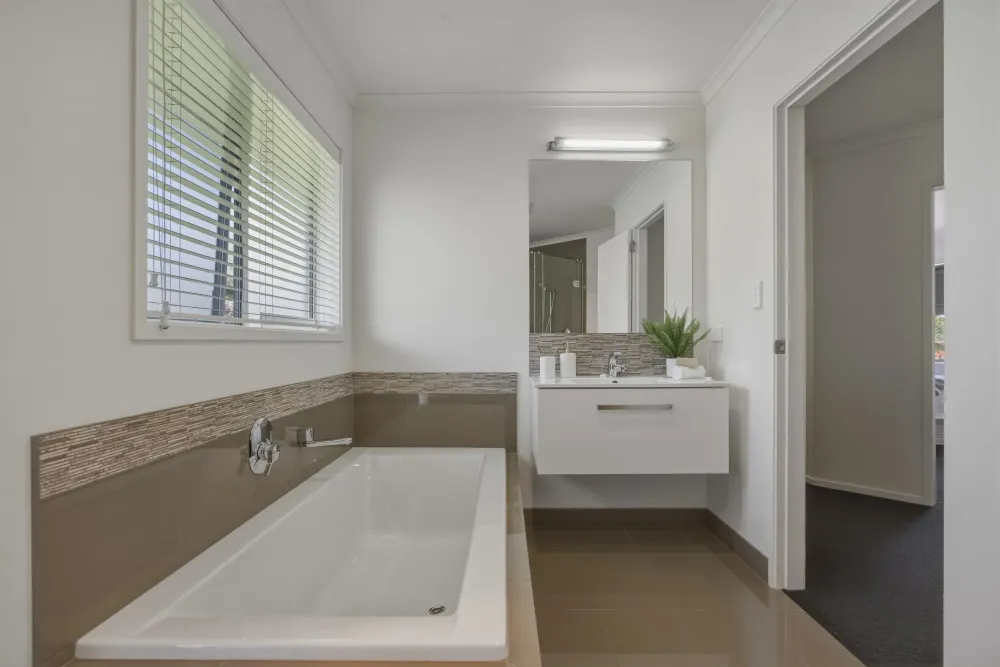 Photos of 95A Limmer Road