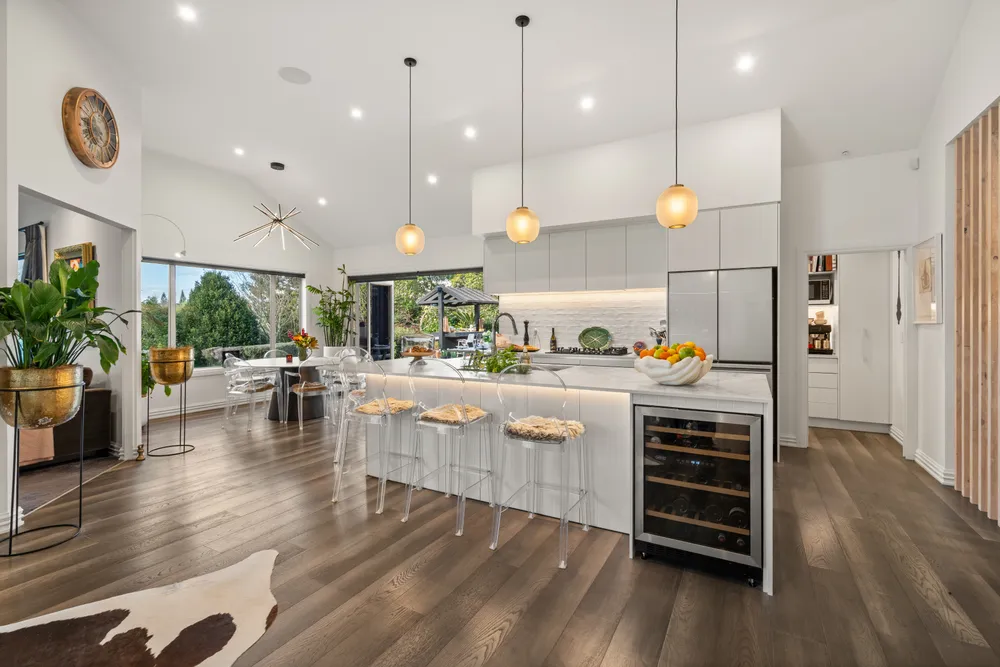 Photos of 6 River Oaks Drive