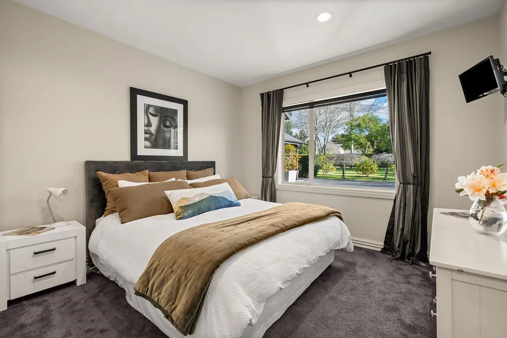 Photos of 6 River Oaks Drive