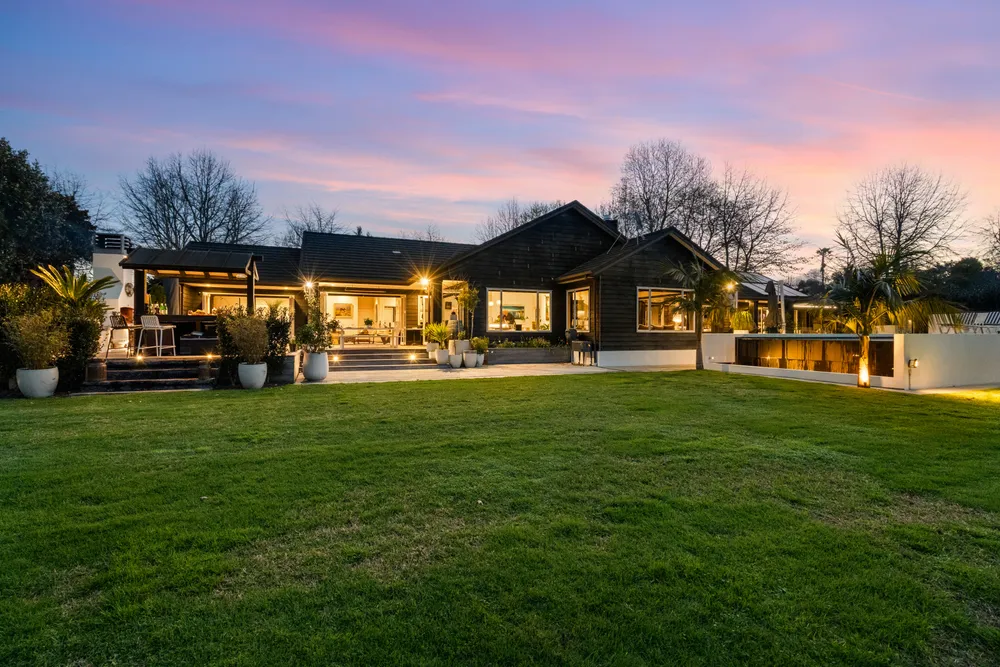 Photos of 6 River Oaks Drive