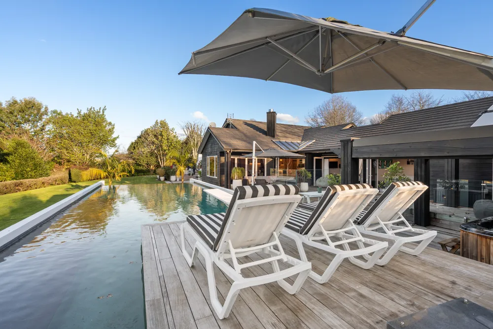 Photos of 6 River Oaks Drive