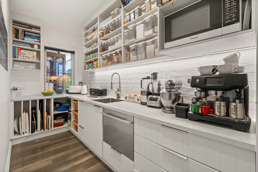 Photos of 6 River Oaks Drive