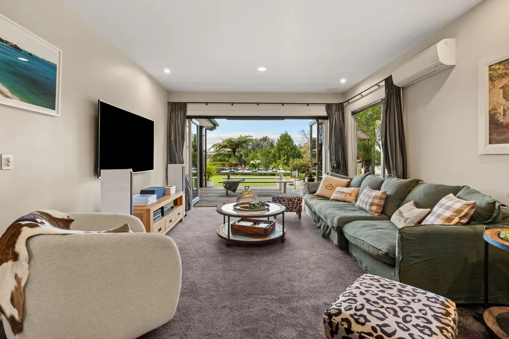 Photos of 6 River Oaks Drive