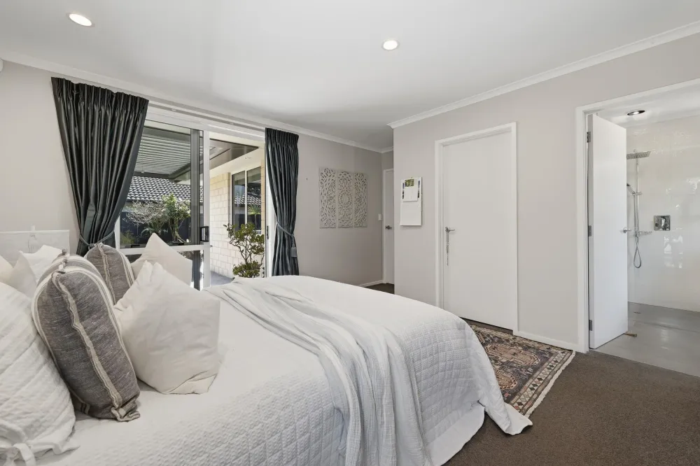 Photos of 15 Hansard Place