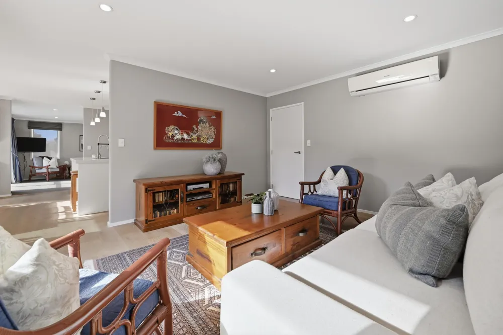 Photos of 15 Hansard Place
