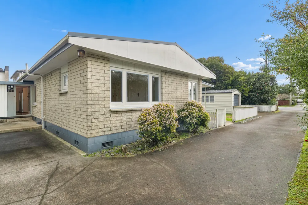 Photos of 75 Clevedon Road