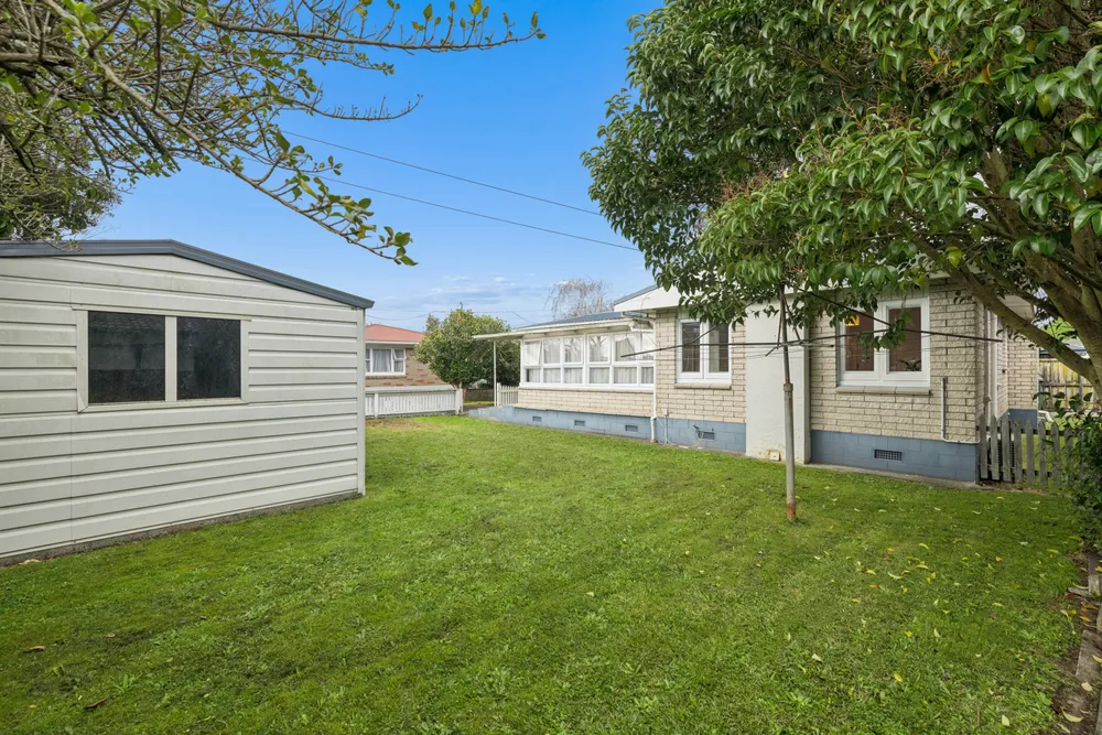 Photos of 75 Clevedon Road