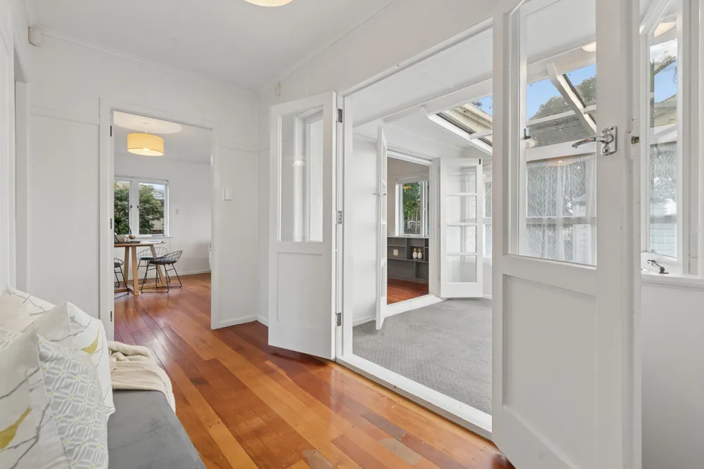 Photos of 75 Clevedon Road