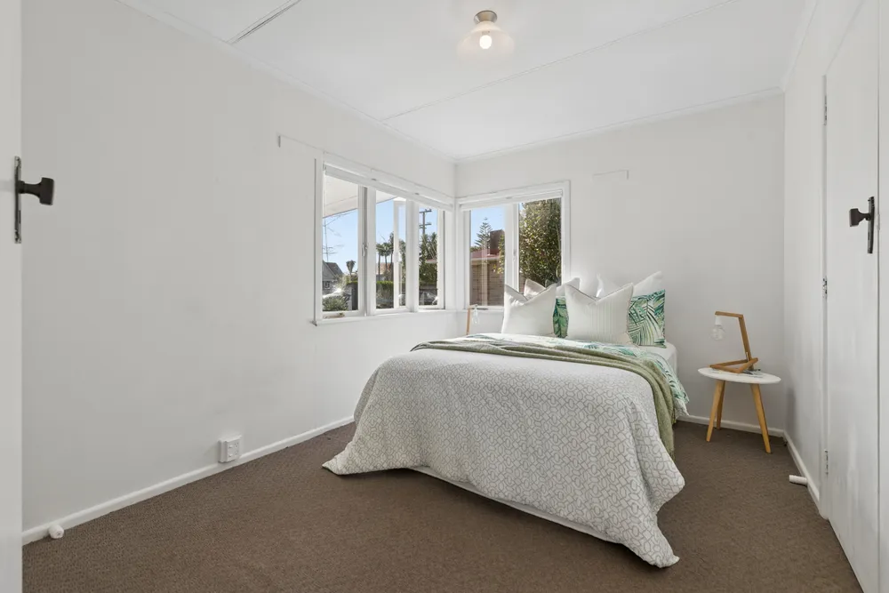 Photos of 75 Clevedon Road