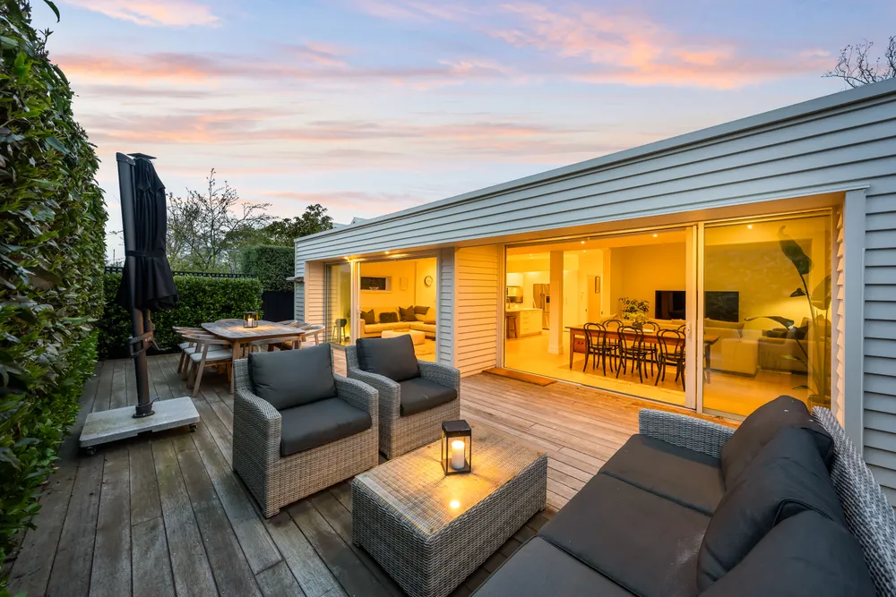 Photos of 33 Hawkesbury Avenue