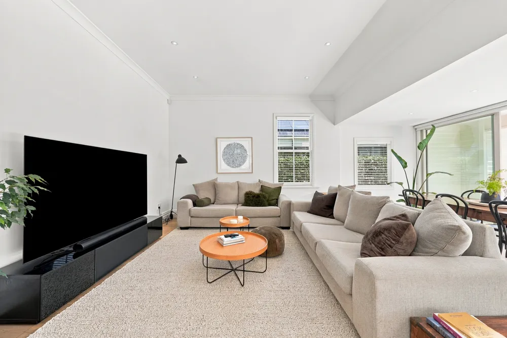 Photos of 33 Hawkesbury Avenue