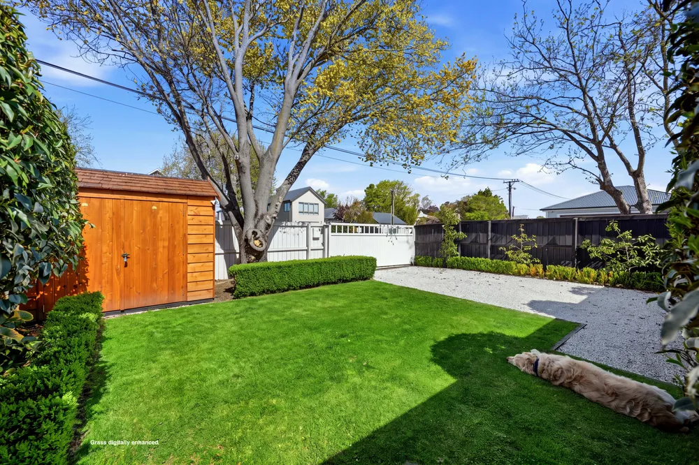 Photos of 33 Hawkesbury Avenue