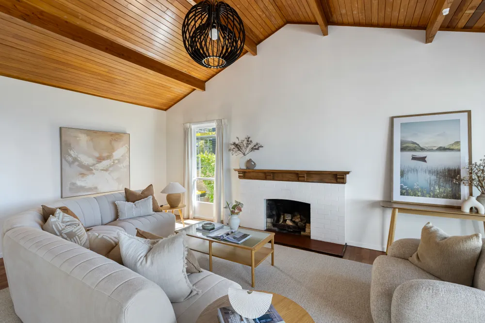Photos of 25 Whitby Crescent