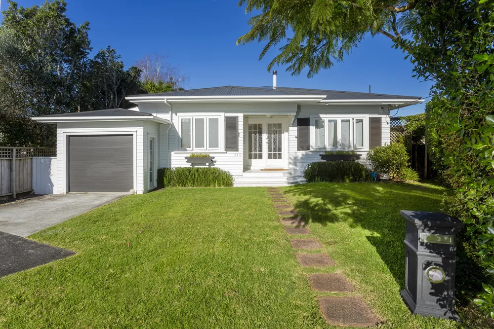 Photos of 313 Royal Road