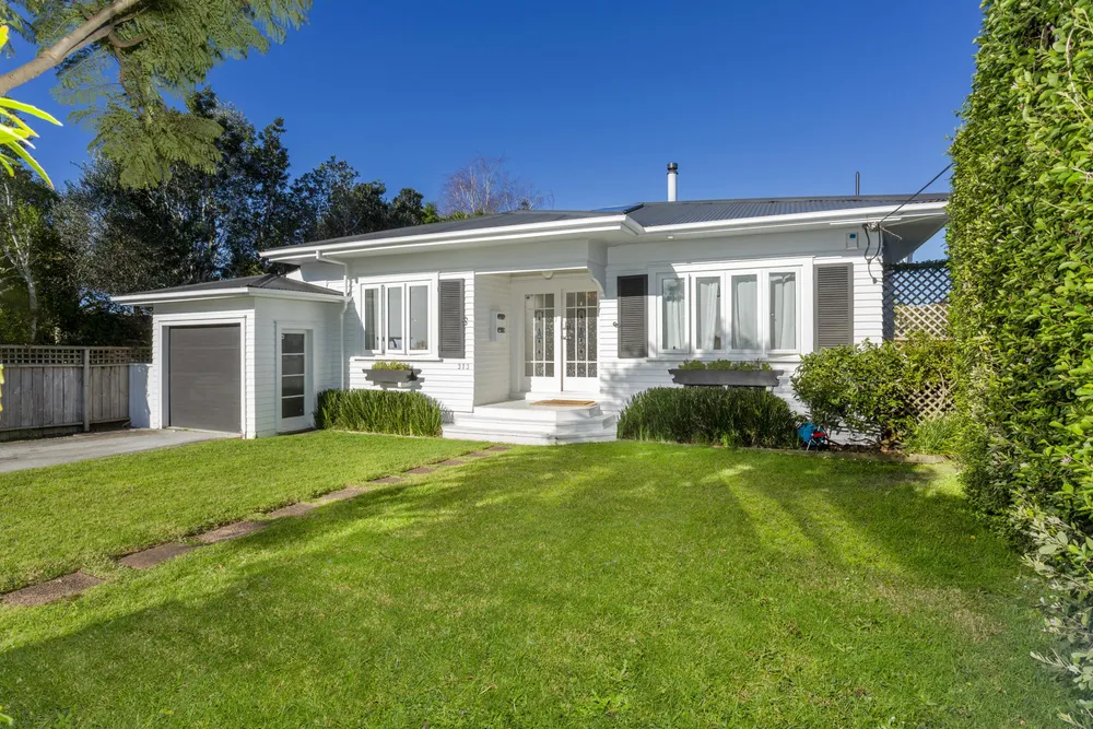 Photos of 313 Royal Road