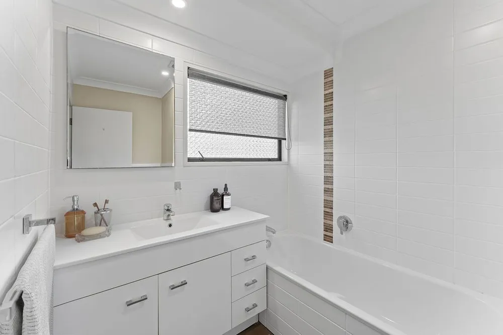 Photos of 80 Oira Road