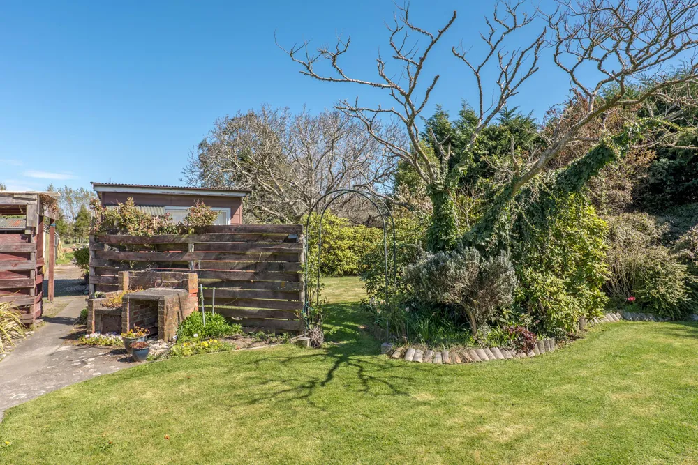 Photos of 225 Blakes Road